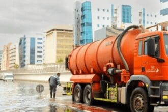 dubais-urban-waterscape-navigating-unexpected-floods-stormy-conditions