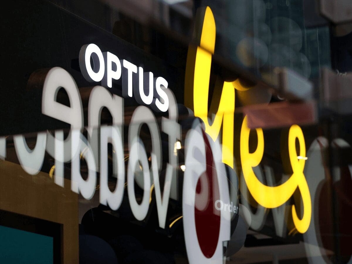 optus-ceo-steps-down-amidst-network-outage-data-breach-crisis